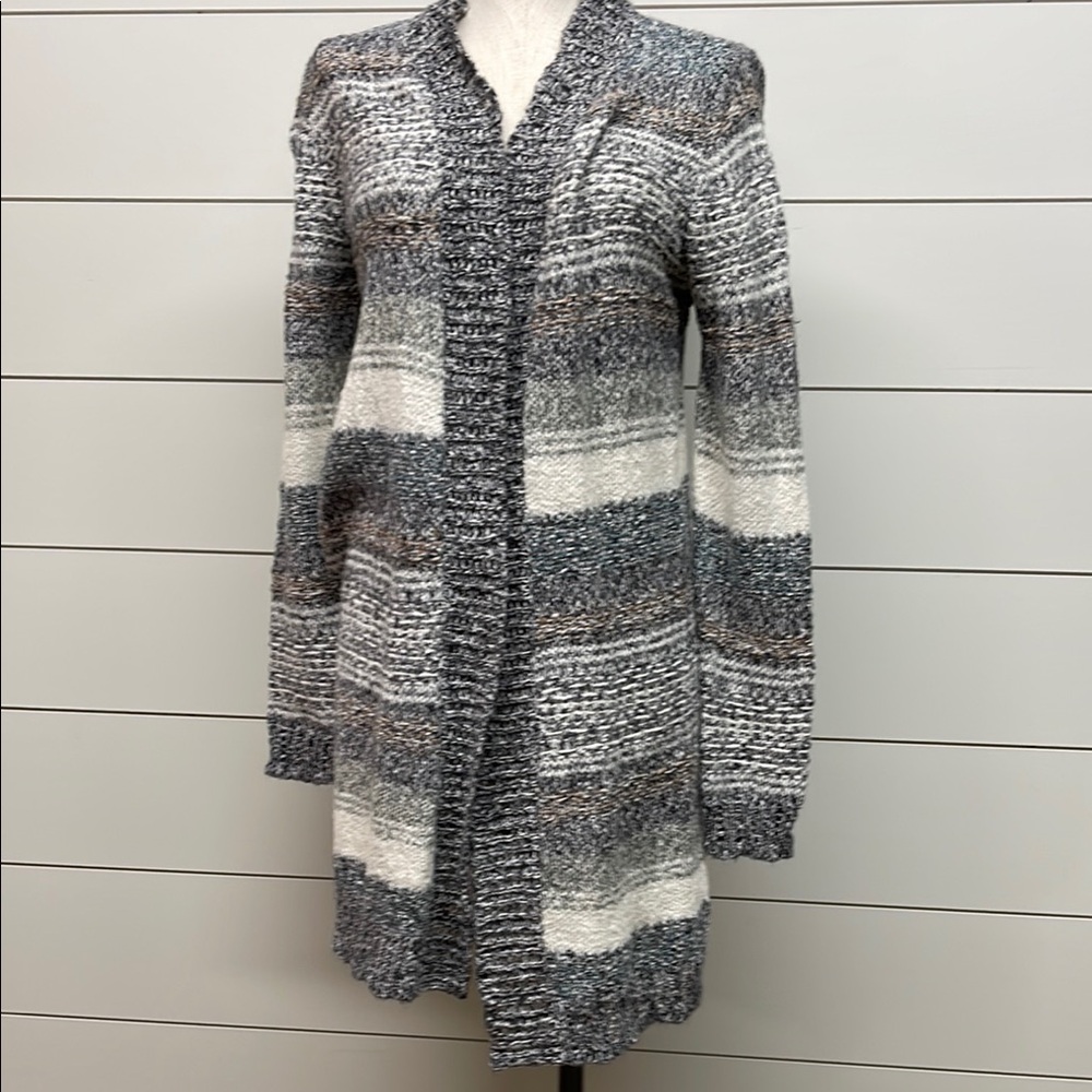 Women's Gray and White Knit Sweater